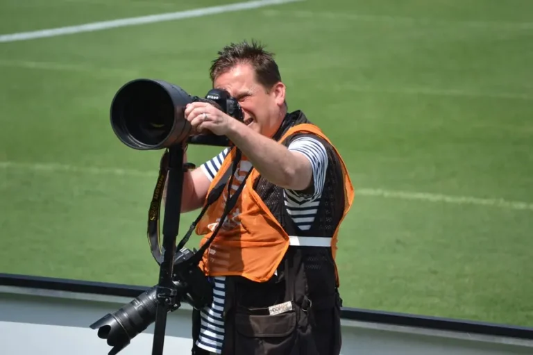 Tips Fotografi Aksi Cepat di Lapangan Sepak Bola